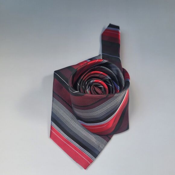 Van Heusen Men polyester tie red stripe  slim 58in long 3 1/4in wide - Picture 3 of 8